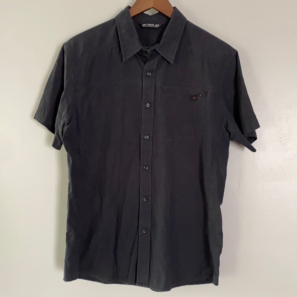 Black Arc’Terxy shirt sleeve button down